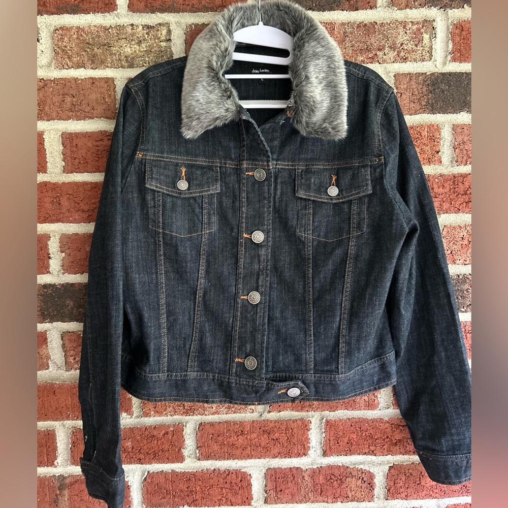 Daisy Fuentes Juniors Large Jean Jacket Faux Fur Collar. Excellent Condition!